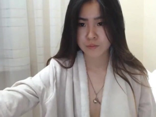 X korean doll squirts on cam